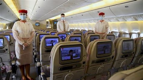 مقاعد طائرة boeing 777-300 الامارات|بالفيديو.. كيف عدلت طيران الإمارات طائراتها لتوفير سعة شحن إضافية .
